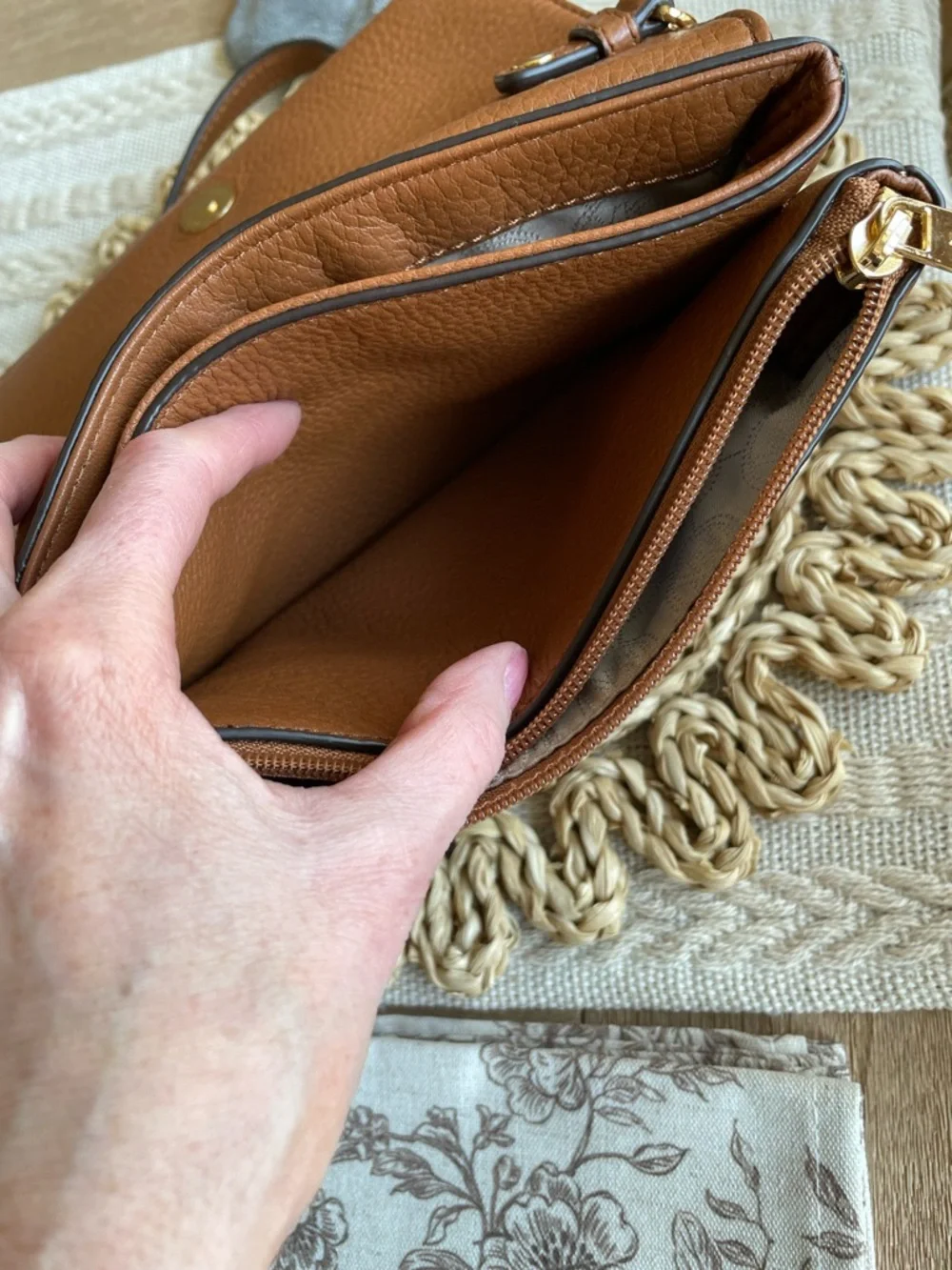 Michael Kors Beautiful Chestnut Pebble Leather Crossbody Purse w/Built In Wallet - Picture 10 of 13